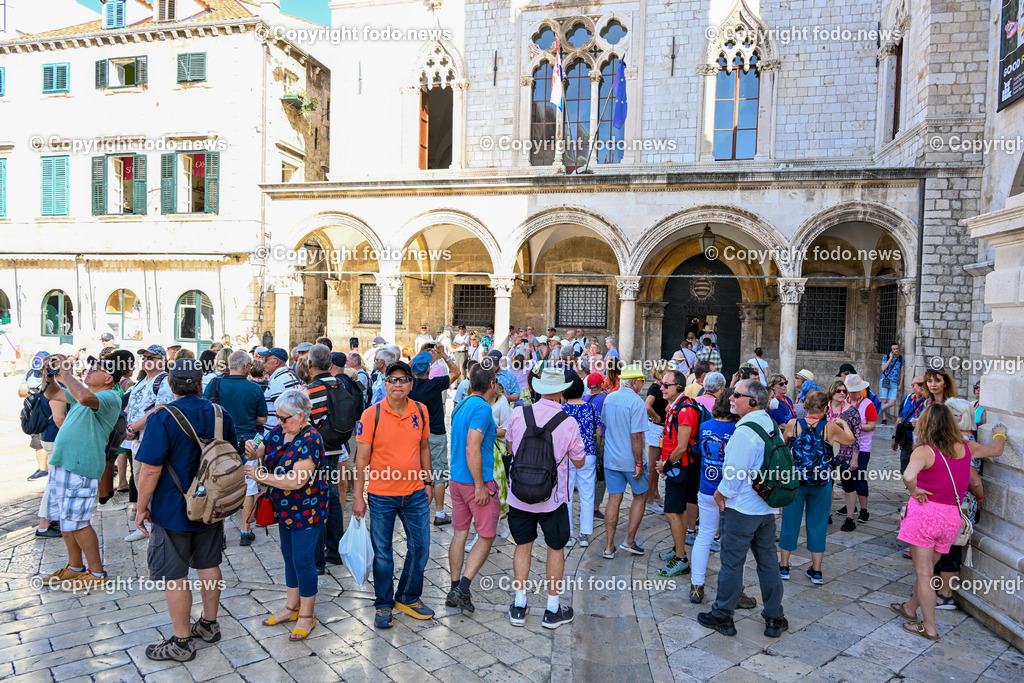 Kroatien_ Dubrovnik_ 11.10.2023-135 | 11.10.2023, Kroatien, HRV, Dubrovnik im Bild Gastronomie, Tourismus, Touristen, Sehenswuerdigkeiten, Stadtansichten



eine Stadt im suedlichen Kroatien an der Adriakueste in der Gespannschaft Dubrovnik-Nereveta. Die Altstadt wurde im Jahr 1979 von der UNESCO in die Liste des Weltkulturerbes aufgenommen.