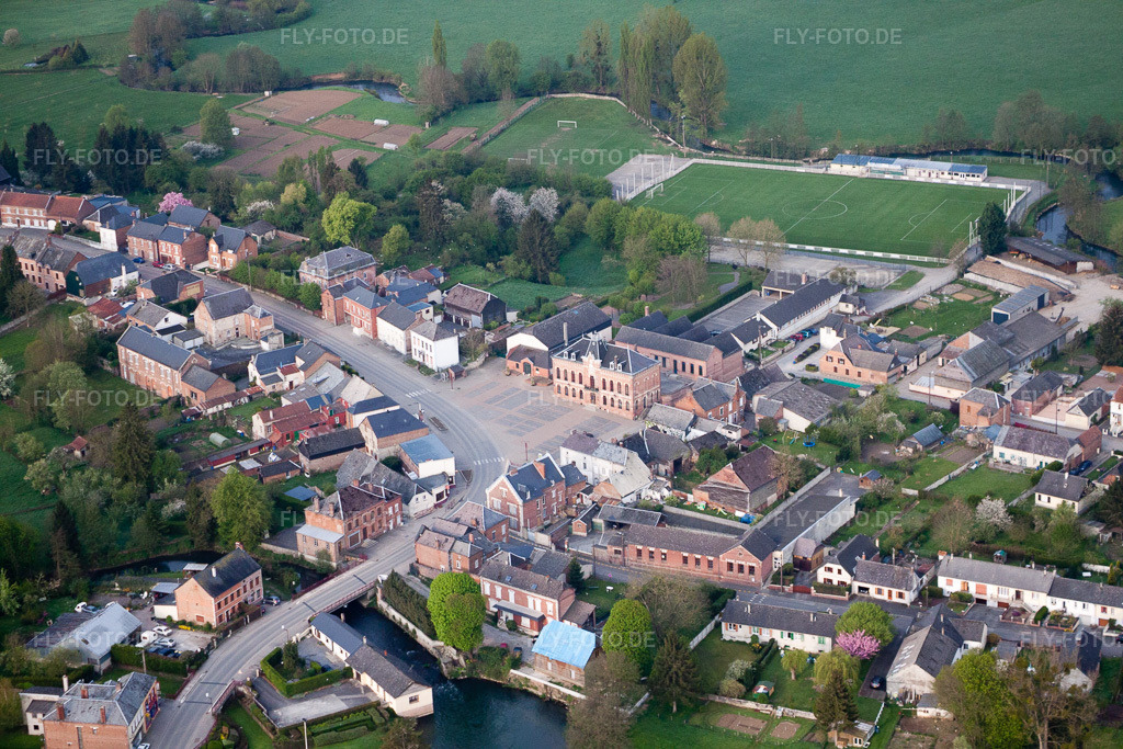 Luftbild: Ortsansicht in Origny-en-Thiérache im Bundesland Aisne in Frankreich. Foto: IMG_39938.jpg vom 17.04.2011 durch Werner Riehm/FLY-FOTO.de