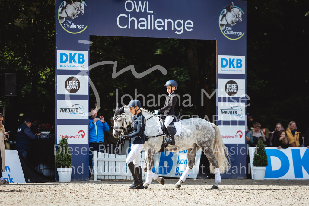 240915_OWLCh_FuehrzuegelWB-627 | Deine schönsten Turniermomente als professionelle Fotos! Entdecke hochwertige Pferdesport-Fotografie im Online-Shop. Jetzt Fotos finden & bestellen!