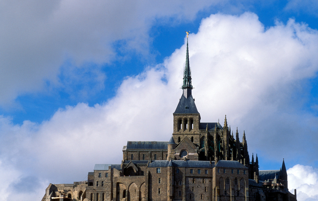 Mont St. Michele | Mont St. Michele, Frankreich - July 09, 2007: Mont St. Michele. - Realisiert mit Pictrs.com