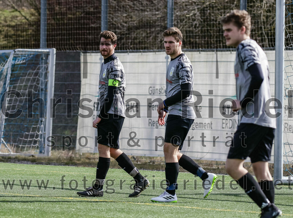 2024-02-24_014_FC_Langengeisling_II_gegen_SG_Reichenkirchen | Erding, Deutschland, 24.02.2024:
Fußball, Kreisklasse 2023 / 2024, Testspiel, FC Langengeisling II gegen SG Reichenkirchen, Endergebnis: 7:1

Florian Scharf (SG Reichenkirchen, #4), Markus Lex (SG Reichenkirchen, #8)

Foto: Christian Riedel / fotografie-riedel.net