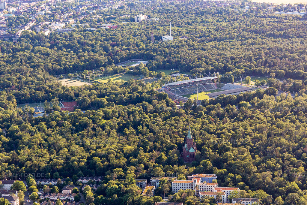 Luftbild: Wildparkstadion von Südwesten im Ortsteil Oststadt in Karlsruhe im Bundesland Baden-Württemberg in Deutschland. Foto: IMG_115196.jpg vom 13.06.2019 durch Werner Riehm/FLY-FOTO.de