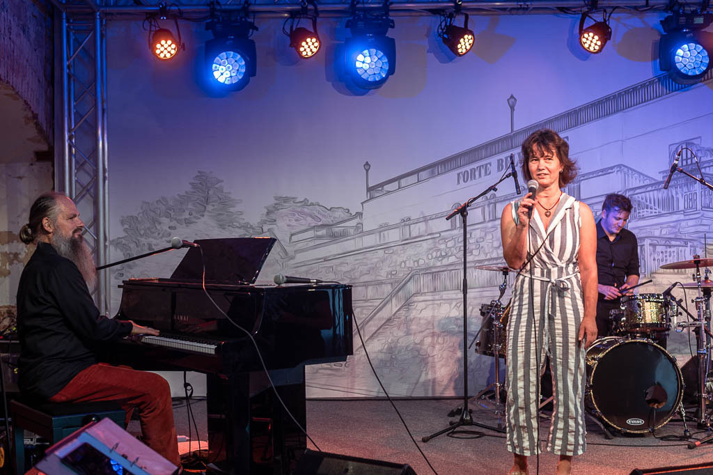 Karaoke mit Liveband | Karaoke mit Forster Family im Forte Belvedere Leisnig zum Festival Hallo Leisnig 2022. - Realisiert mit Pictrs.com