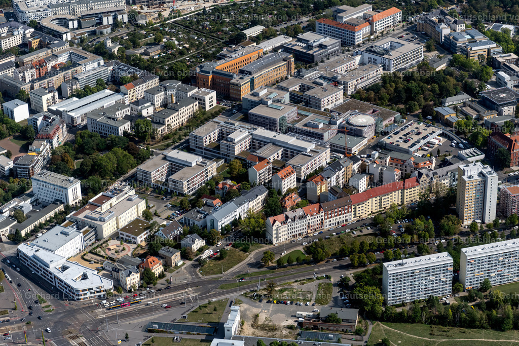 4039356 | LEIPZIG 14.09.2020 Wohngebiet - Mischbebauung der Mehr- und Einfamilienhaussiedlung  in Zentrum-Südost im Bundesland Sachsen, Deutschland. // Residential area - mixed development of a multi-family housing estate and single-family housing estate  in Zentrum-Suedost in the state Saxony, Germany. Foto: Gerhard Launer