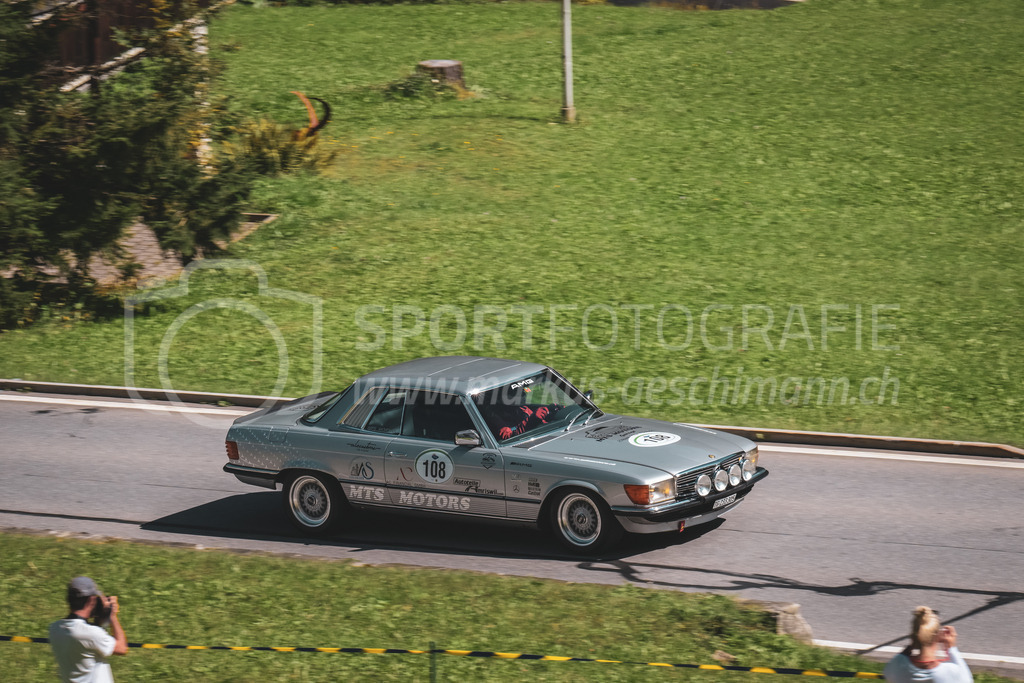 21. Arosa ClassicCar 2025 - 6. =September= 2025 | Matus Zamiska aus Andwil (SUI) in einem Mercedes 450 SLC Rallye aus dem Jahre 1977 mit Startnummer 108 am Arosa ClassicCar 2025 in der Kategorie Alpine Performance..@arosaclassiccar, @arosa.official, #arosaclassiccar, #arosa, #76curves, #classiccarBild: Sportfotografie Markus Aeschimann | www.markus-aeschimann.ch - Realisiert mit Pictrs.com