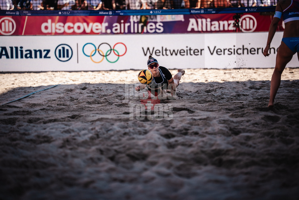 Beachvolleyball | Frauen | Finale |Deutsche Meisterschaften 2025 Timmendorfer Strand | 07.09.2025 | Cinja Tillmann springt zum Ball