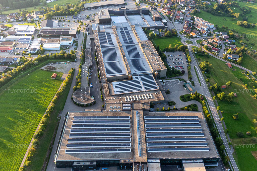 Luftbild: ARBURG GmbH + Co KG. Aberle Kunststoffverarbeitung GmbH in Loßburg im Bundesland Baden-Württemberg in Deutschland. Foto: IMG_128550.jpg vom 25.08.2021 durch Werner Riehm/FLY-FOTO.de