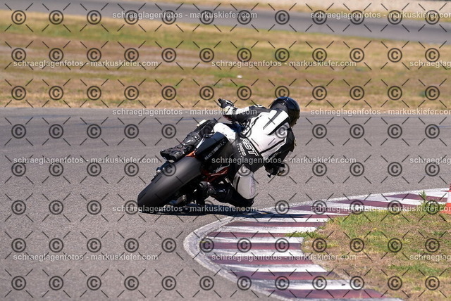 26bt04-1920 | markuskiefer.com - Realisiert mit Pictrs.com