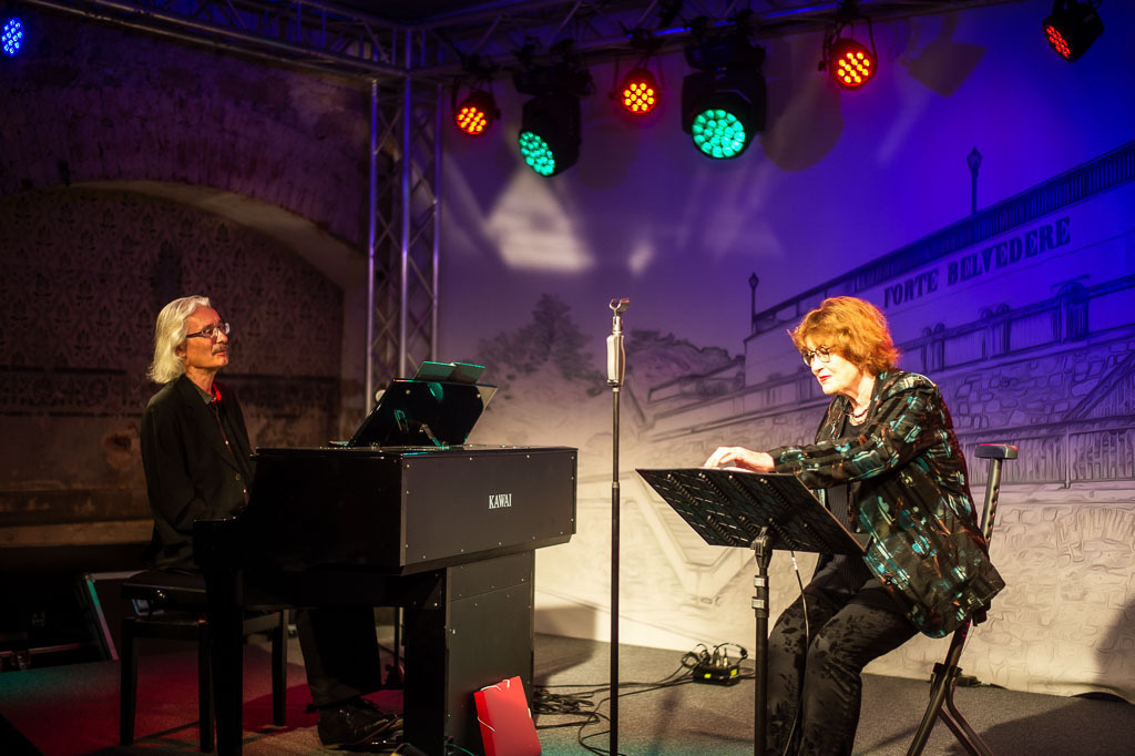 Uschi Brüning | Uschi Brüning im Forte Belvedere Leisnig zum Festival Hallo Leisnig 2022. - Realisiert mit Pictrs.com