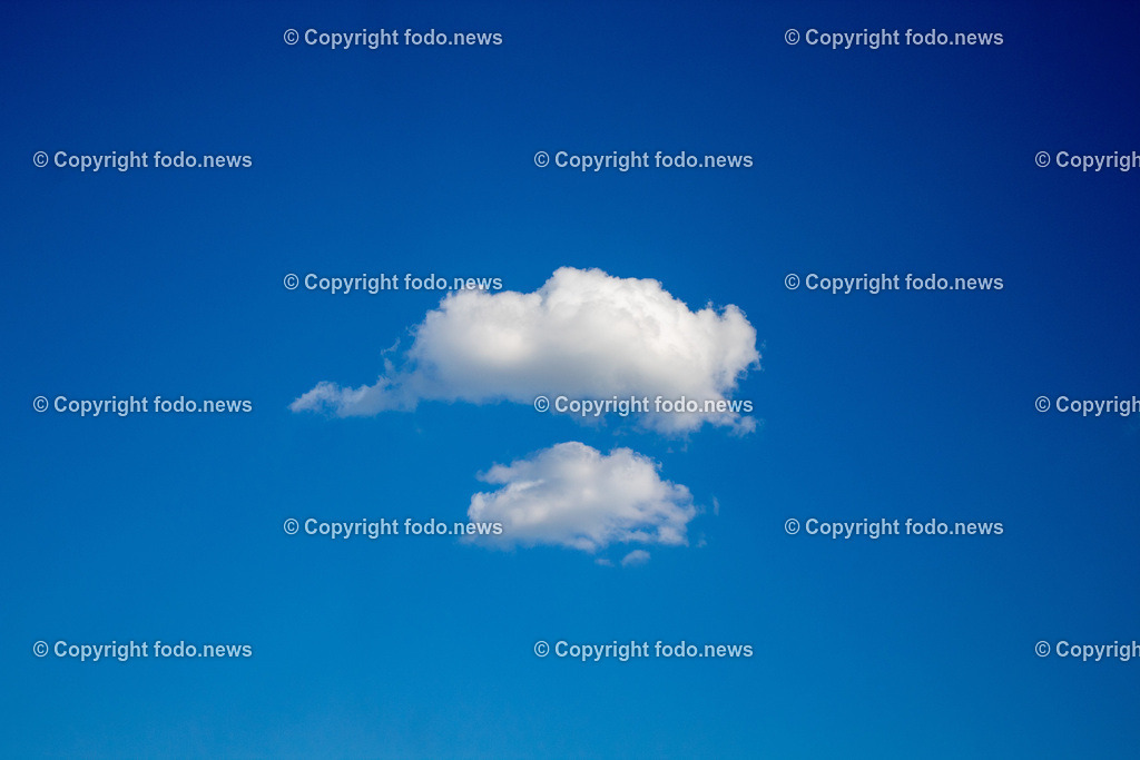 Wolken_ Himmel_ 04.09.2025-3 | 04.09.2025, Linz, AUT, Himmel, Wolken, im Bild Themenbild, Blauer Himmel, weiße Wolken, schoenes Wetter, klare Atmosphaere, minimalistisch, Natur, Sommerhimmel, ruhige Stimmung, Horizontfrei, Leichtigkeit, friedlich, Wolkenformation, sonniger Tag, Cumulus-Wolken, Cumulus humilis, ⁠Helle, weiße Farbe, Deutlich abgegrenzte Raender, Wattebausch Aussehen, Flache Basis, Feature, Symbolbild
