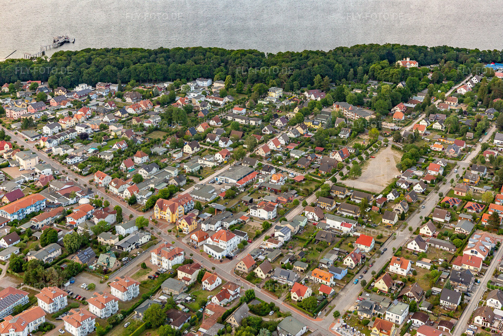 Ortsansicht | Luftbild: Ortsansicht in Koserow im Bundesland Mecklenburg-Vorpommern in Deutschland. Foto: IMG_141501.jpg vom 06.06.2024 durch Werner Riehm/FLY-FOTO.de - Realisiert mit Pictrs.com