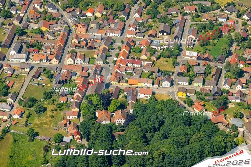 Das Luftbild zeigt : marktplatz Winklarn - Die Luftaufnahme wurde 2023 vom UL-Flugzeug aus erstellt ( keine Drohne ) - Hochauflösende Luftaufnahme - Für grossformatige Ausdrucke geeignet. Die Geschenkidee !Mit Lizenz und Bildrechte bestellbar