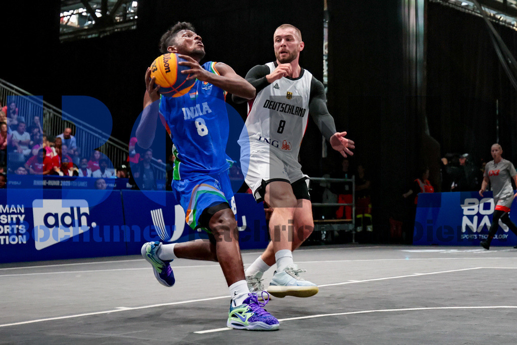 SES_TTG3X320250718-2150 | bond - Realisiert mit Pictrs.com