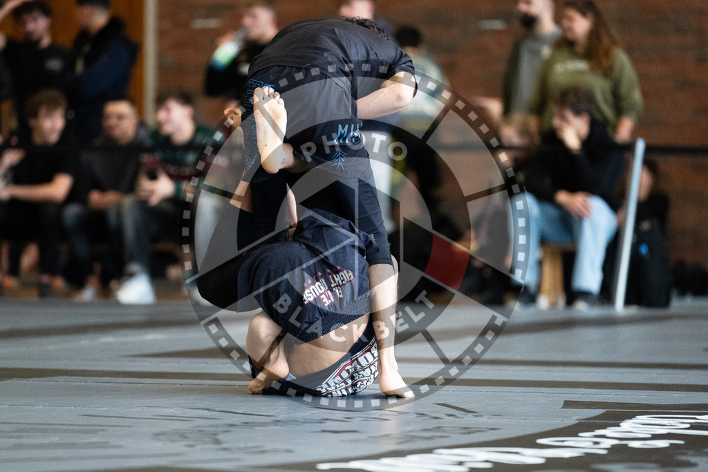 20251129PBB6044 | Fighters compete during the luta livre competition ILLCS XI winter edition on November 29, 2025 in Hannover, Germany.