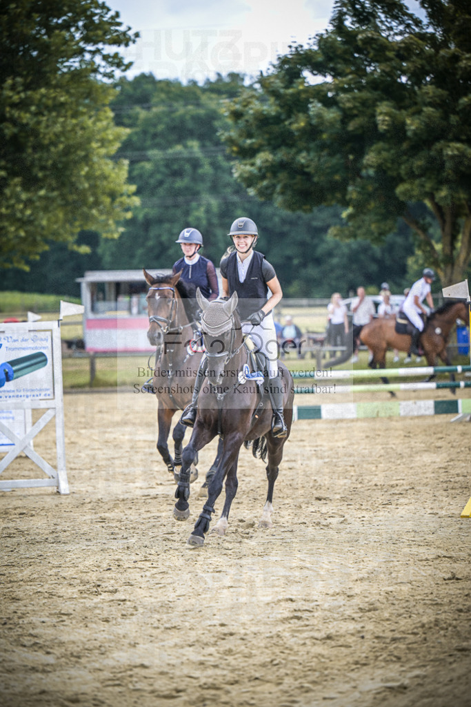 DOS_7786 | Entdecke hochwertige Reitturnierfotos von Foto Oger. Professionell, emotional und authentisch – jetzt Lieblingsmomente im Shop bestellen.Deutschlandweite Turnierfotografie. - Realisiert mit Pictrs.com
