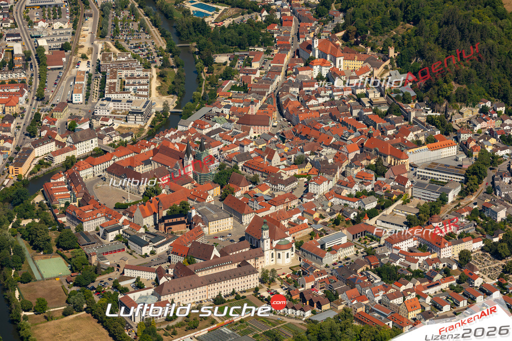Das Luftbild der Stadt Eichstätt wurde 2022 vom Flugzeug heraus erstellt (keine Drohnen-Aufnahmen) Aufnahmehöhe ca.450 Meter- hohe Bildauflösung und Druck-Qualität. Garantiert!