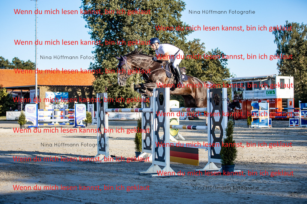 BK1A8474 | Turnierbilder Turnierfotos Nina Hüffmann Turnierfotografie Pferdefotografie Tierzeichnung Haustierzeichnung Pferdezeichnung Hundezeichnung Videograf  - Realisiert mit Pictrs.com