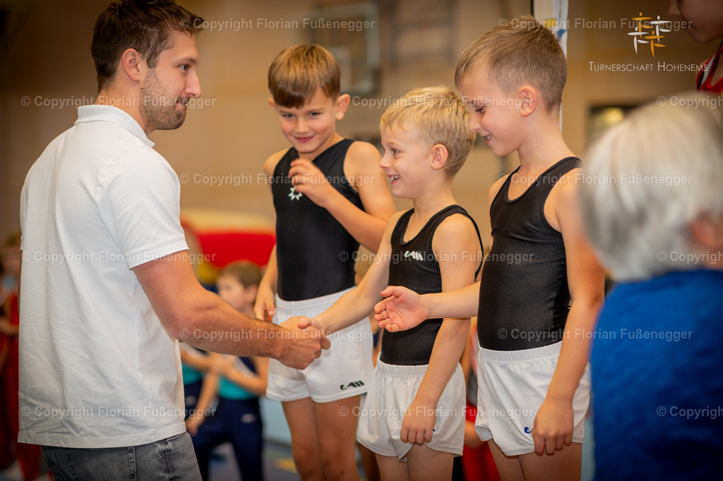 Promo-230 | "Fussifoto.com – Ihr Ansprechpartner für hochwertige Fotografie! Entdecken Sie kreative Bilder und professionelle Dienstleistungen. Kontaktieren Sie uns für Ihre Projekte!"