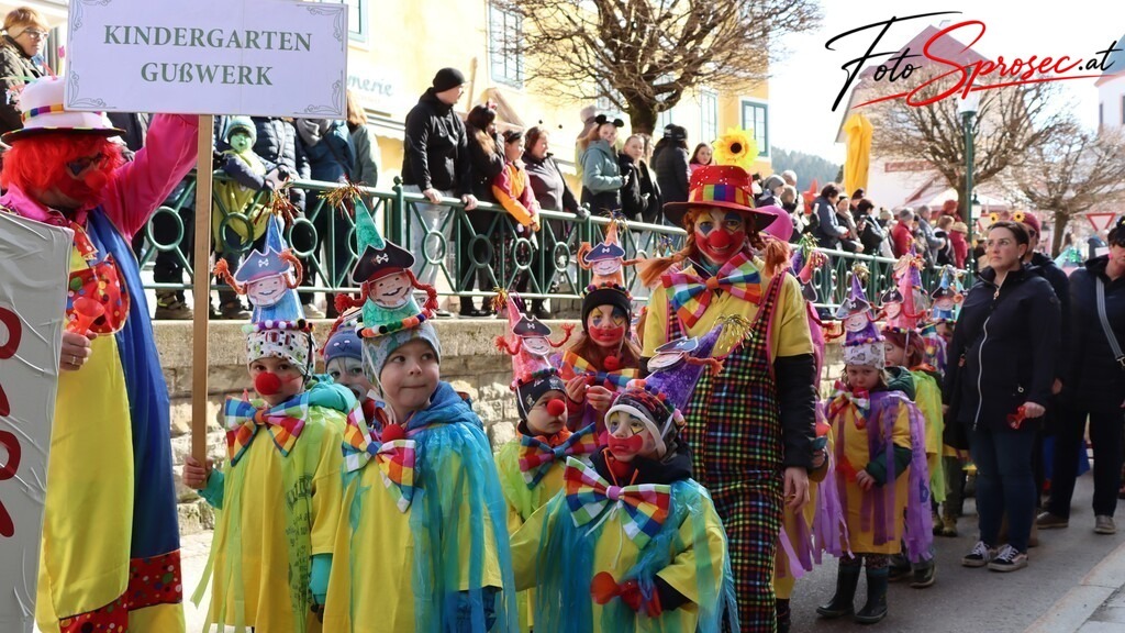 fasching-mariazell2025 (19) | Mit meiner Kamera halte ich besondere Augenblicke, faszinierende Landschaften und interessante Details fest. Dabei entstehen ganz unterschiedliche Aufnahmen – von stimmungsvollen Landschaftsfotografien und beeindruckenden Drohnenaufnahmen über Pressefotos - Realisiert mit Pictrs.com