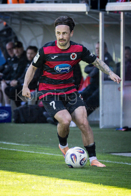 German 3rd Division, Viktoria Koeln vs. Energie Cottbus, 26.04.2026 | KOELN, GERMANY - APRIL 26, 2026:  Simon Handle (FC Viktoria Koeln, 7) during the 3rd division match on gameday 35 between Viktoria Koeln vs. Energie Cottbus at the Sportpark Hoehenberg on April 26, 2026 in Koeln, Germany. DFL REGULATIONS PROHIBIT ANY USE OF PHOTOGRAPHS AS IMAGE SEQUENCES AND/OR QUASI-VIDEO.