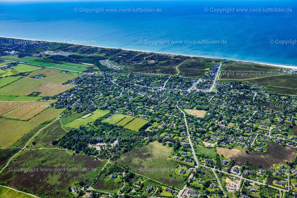 Sylt_Kampen_ELS_7107130625 | KAMPEN (SYLT) 13.06.2025 Ortsansicht an der Meeres-Küste in Kampen (Sylt) auf der Insel Sylt im Bundesland Schleswig-Holstein, Deutschland. // Townscape on the seacoast in Kampen (Sylt) at the island Sylt in the state Schleswig-Holstein, Germany. Foto: Martin Elsen