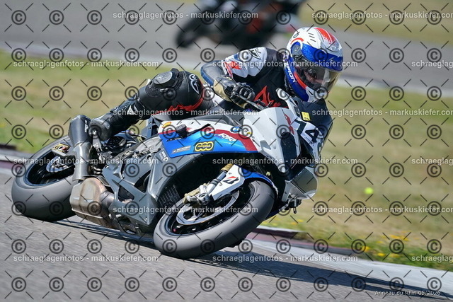 26BT02-0519 | markuskiefer.com - Realisiert mit Pictrs.com