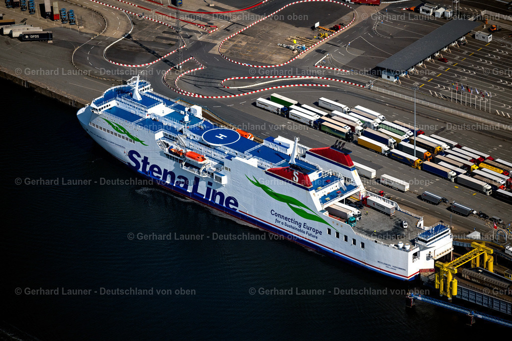 4061933 | ROSTOCK 08.09.2021 Im Hafen ankerndes und festgemachtes Fährschiff der " Stena Line GmbH &amp; Co. KG " im Ortsteil Peez in Rostock an der Ostseeküste im Bundesland Mecklenburg-Vorpommern, Deutschland. Weiterführende Informationen bei: Stena Line GmbH &amp; Co. KG. // Anchored and moored ferry in the harbor of the " Stena Line GmbH &amp; Co. KG " in the district Peez in Rostock at the baltic coast in the state Mecklenburg - Western Pomerania, Germany. Further information at: Stena Line GmbH &amp; Co. KG. Foto: Gerhard Launer