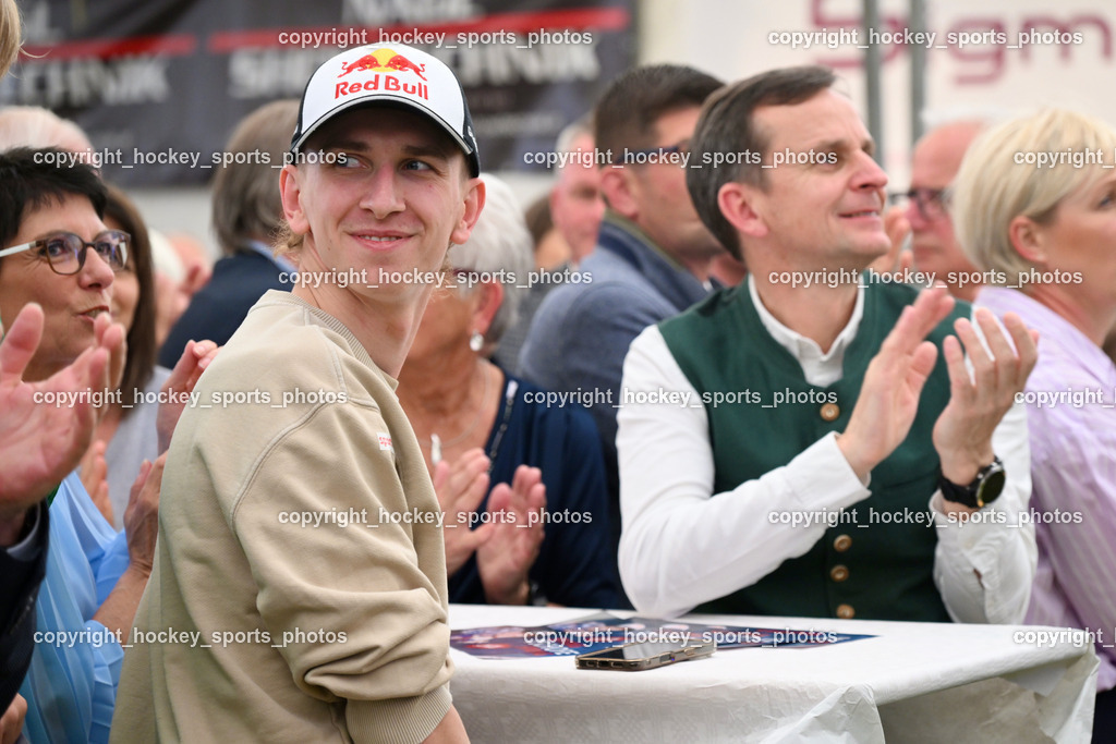 Empfang Daniel Tschofenig | Einzug Daniel Tschofenig, Mama Monika Tschofenig, Papa Gerhard Tschofenig, Empfang Daniel Tschofenig, Empfang Daniel Tschofenig am 10.05.2025 in Hohenthurn (Mehrzweckhaus Hohenthuurn), Austria, (Photo by Bernd Stefan)