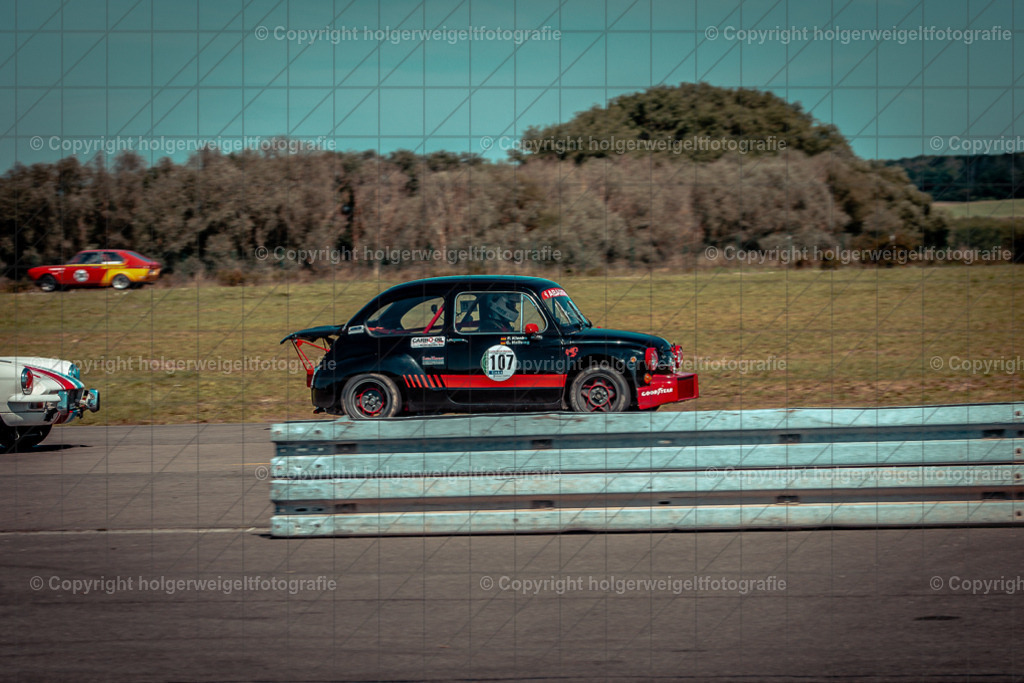 Fiat Abarth 1000 TC | Foto vom 3. Classic Motor Weekend 18. - 20. August 2023 auf dem Flugplatz in Obermehler - Realisiert mit Pictrs.com