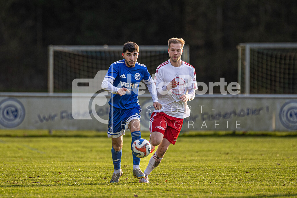 SC Uelzen - Alkhalil_ Ayaz (r. Timo Badke) vs Suhlendorf 301125 dlP | immodelaporte-sportfotos - Realisiert mit Pictrs.com