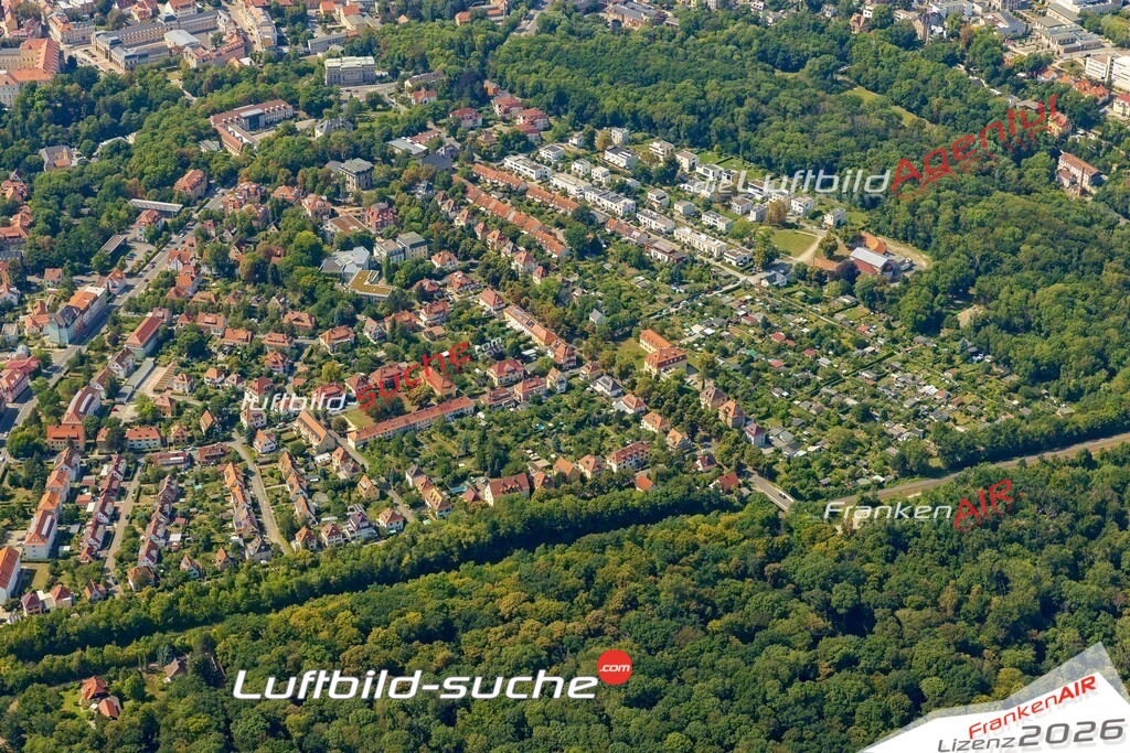Luftbild der Stadt Weimar - Das Luftbild wurde 2025 vom UL-Flugzeug heraus erstellt ( keine Drohnenaufnahme ) - Hochauflösende Luftaufnahme - für Wandbilder und großformatige Ausdrucke geeignet. Das besondere Geschenk!Hier alle&nbsp;Infos zur Lizenzierung der LuftaufnahmeWir fliegen auch dieses Jahr wieder in Ihre Region um Luftbilder zu erstellen.- Luftbild anfragen