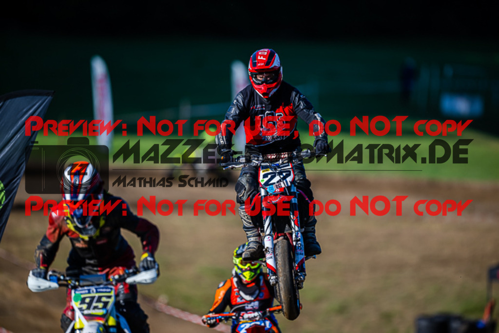 MaZZes_FotoMatrix_220903_9006 | UE40