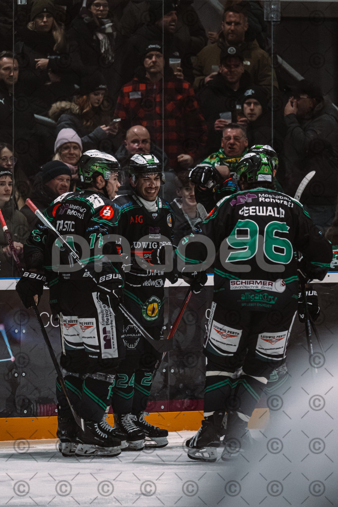 Alligators_vs_Passau_26_12_2025-061 | Höchstadt Alligators Fotogalerie: Eishockey-Action aus Franken. Professionelle Spielfotos, Portraits & Stadionbilder zum Download. Jetzt entdecken! - Realisiert mit Pictrs.com