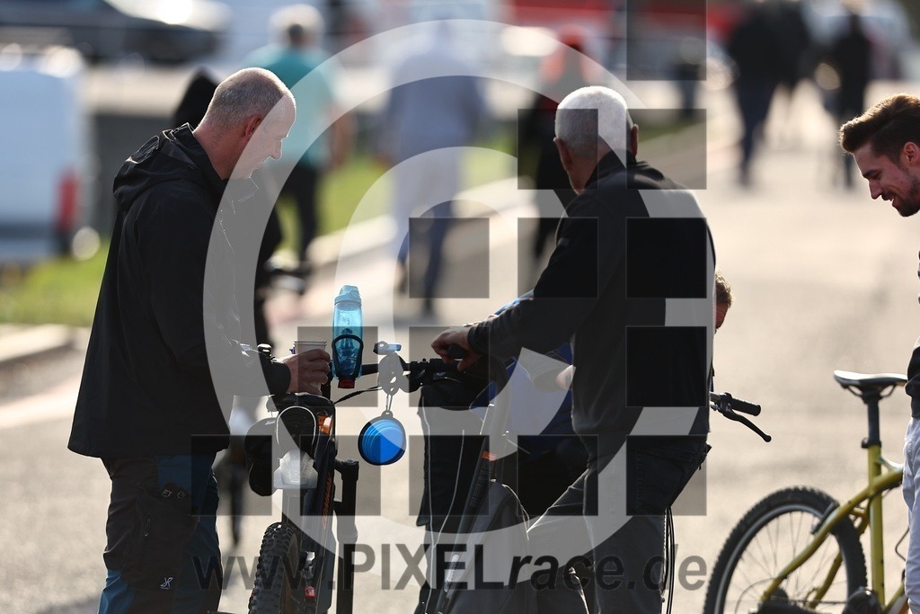 social-20250823_03940 | Schöne Erinnerungen an spannende Momente - das festzuhalten ist unser Job. PIXELrace.de ist seit 2003 auf den Rennstrecken Europas unterwegs um die Action draußen beim Fahren und die wunderbare Stimmung imm Fahrerlager für euch einzufangen.