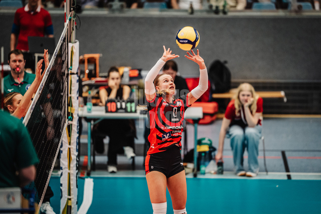 Volleyball | Frauen | Saison 2025/2026 | Volleyball Bundesliga | ETV Hamburger Volksbank Volleys vs. VC Wiesbaden | 14.03.2026 | Zuspiel von Zoe Konjer (#8, ETV Hamburger Volksbank Volleys)