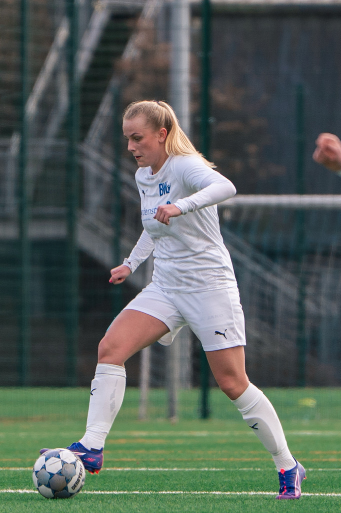 Fußball I Frauen I Saison 2025-2026 I Landesliga Weser-Ems I 13. Spieltag I BW Lohne - SV Olympia Uelsen I 9281 | jns.sportfotos - Realisiert mit Pictrs.com