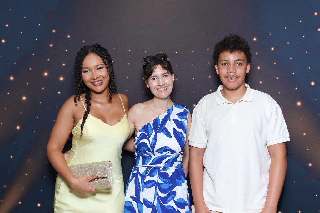 ZD260628112736-139 | Fotoshop von zweidimensional Fotografie. Ihr Fotograf im Aargau. Abzüge von Ihrem Fotobox Event bestellen.Abzüge von Ihrem Hochzeit bestellen.Abzüge von Ihrem Schulfotograf bestellen.