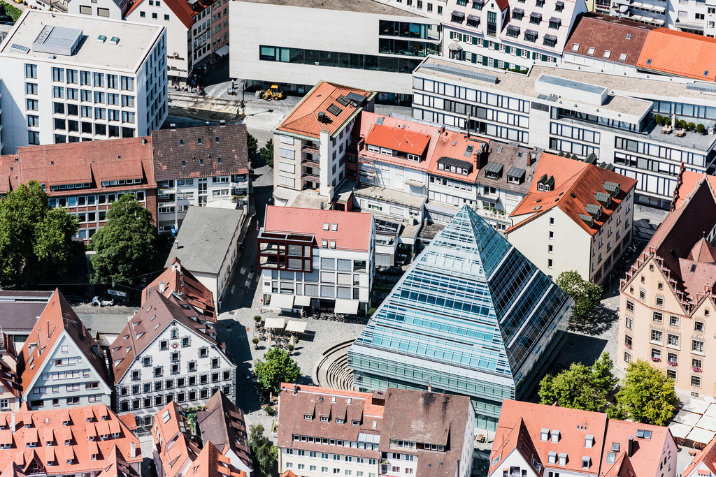 dr__0011323.jpg | ULM 01.08.2017 Bibliotheks- Gebäude der Stadtbibliothek in Ulm im Bundesland Baden-Württemberg, Deutschland. // Library Building of Stadtbibliothek in Ulm in the state Baden-Wuerttemberg, Germany. Foto: Daniel Reiter