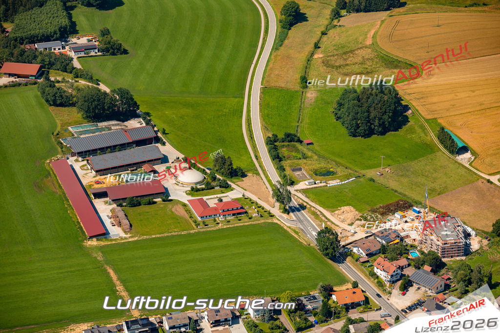 Das Luftbild zeigt :  Ried - Die Luftaufnahme wurde 2024 vom UL-Flugzeug aus erstellt ( keine Drohne ) - Hochauflösende Luftaufnahme - Für grossformatige Ausdrucke geeignet. Die Geschenkidee !Mit Lizenz und Bildrechte bestellbar