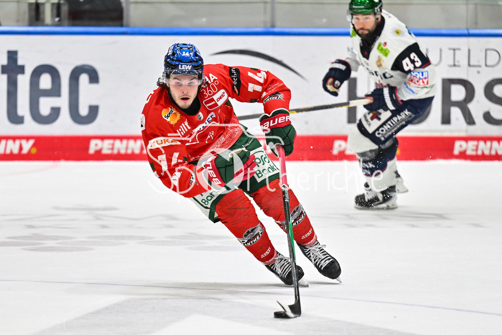 Augsburger Panther - Eisbären Berlin | aUGSBURG, GERMANY - 27. JANUARY: am Puck D. J. BUSDEKER (Augsburger Panther 14) / Einzelfoto / Freisteller während dem Match zwischen den Augsburger Panthern und den Fischtown Pinguins am 43. Spieltag der Penny DEL im Curt Frenzel Stadion