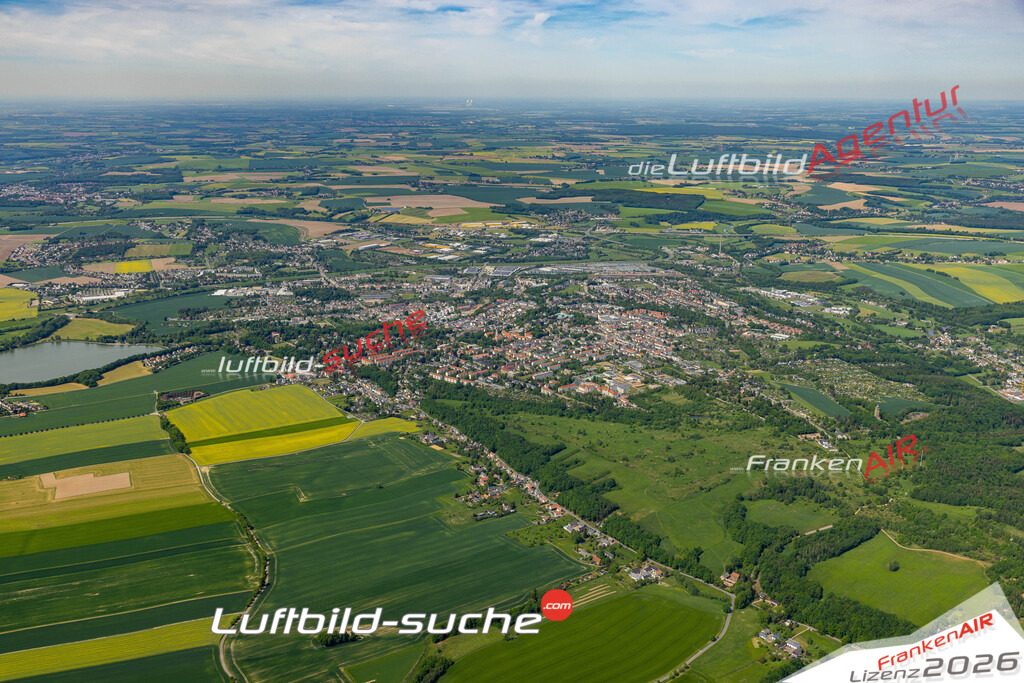 Das Luftbild der Stadt Glauchau wurde 2022 vom Flugzeug heraus erstellt (keine Drohnen-Aufnahmen) Aufnahmehöhe ca.450 Meter- hohe Bildauflösung und Druck-Qualität. Garantiert!