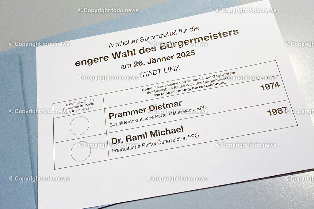 Linz_ Wahlkarte_ Briefwahl_ 16.01.2025-2 | 18.01.2025, Linz, AUT, Wahlkarte, im Bild Themenbild, Briefwahl, Buergermeisterwahl Linz 2025, Buergermeisterkanditat, Oberoesterreich, Politik, Post, Postzustellung, Stimmabgabe, Briefwahl, Wahlbeteiligung, Wahlkarte, Wahlrecht, Wahlumschlag, Wahlunterlagen, Wahlzettel, Amtlicher Stimmzettel, engere Wahl, Stichwahl