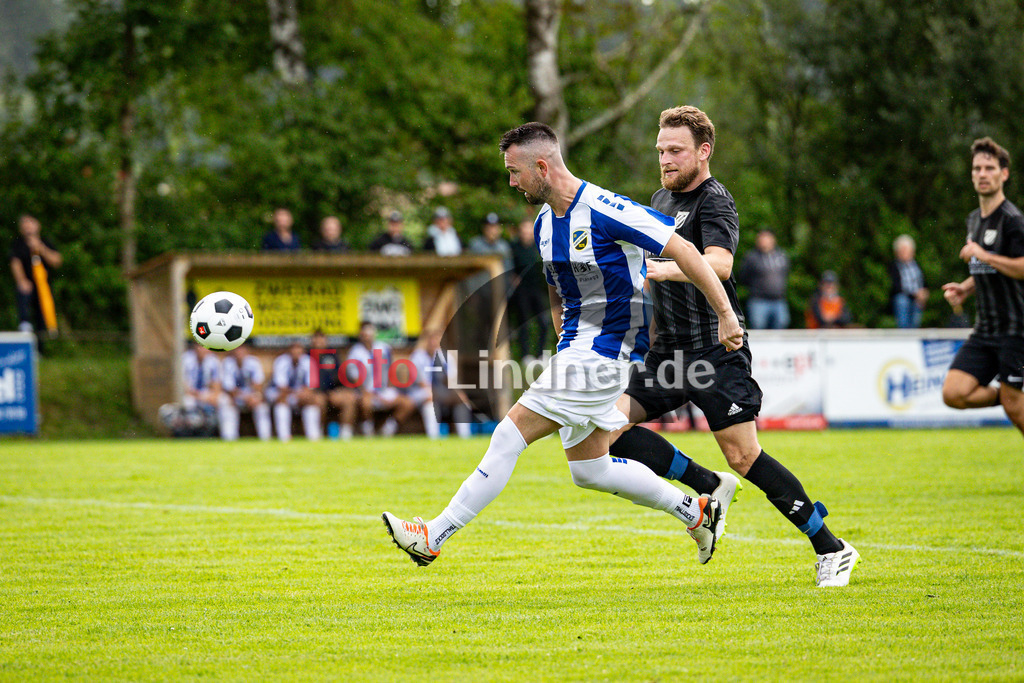 SV Polling gegen SV Planegg-Krailing | Fußball Herren Bezirksliga Oberbayern Süd 2025/26 1. Spieltag, SV Polling gegen SV Planegg-Krailing, 20250727,Tor Valentino GAVRIC (SV Planegg-Krailing 9), 2025-07-27 in Polling (Sportplatz Polling), Valentino GAVRIC (SV Planegg-Krailing 9), Michael STOßBERGER (SV Polling 2), Copyright: WolfgangxLindner www.foto-lindner.de