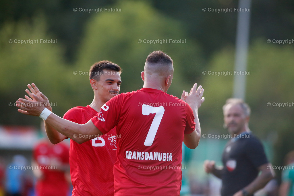 A_LUI_170824_0020 | SPORT FUSSBALL REGIONALLIGA MITTE  ASKOE OEDT -UVB VOECKLAMARKT  17.08.2024  IM BILD: FILIP BRESKIC UND TORSCHUETZE ZUM 1:0 NENAD VIDACKOVIC  (OEDT) ) FOTO:  FOTOLUI