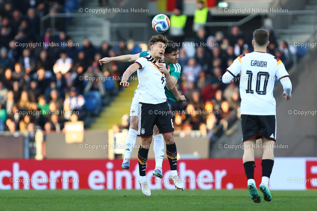 NH_DeutschlandU21_NordirlandU21_U21EMQualifikation_27032026 | #6 Tom Bischof (Deutschland U21), #8 Ryan Donnelly (Nordirland U21)Fußball I Junioren I U21-EM-Qualifikation I Saison 2025-2026 I 8. Spieltag I Deutschland U21 - Nordirland U21 I 27.03.2026 I Eintracht-Stadion