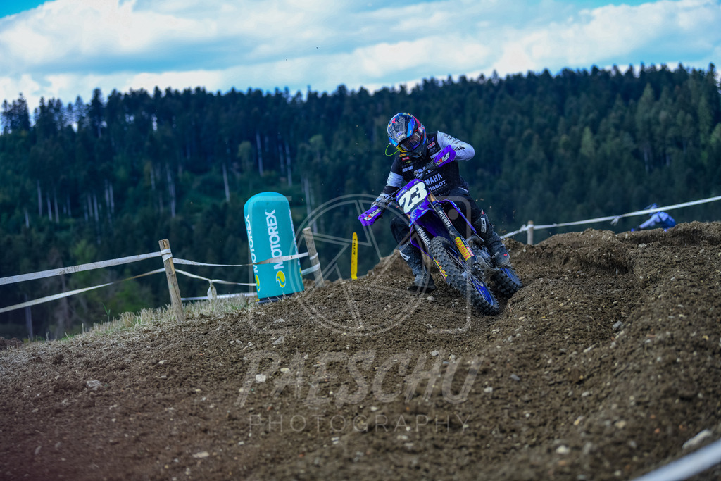 Yami (100) | Paeschuphoto Shop - Wer nicht sucht der auch nicht findet.Ob Motocrossbilder oder von einem besuchtem Spiel, Hauptsache Action. - Realisiert mit Pictrs.com