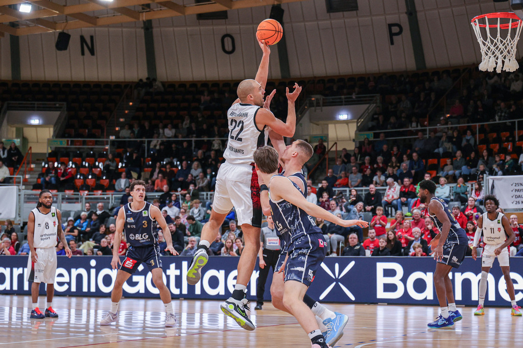 Pro A BAYER GIANTS vs Eisbären Bremerhaven-7 | Fotos von Basketballspielen aus dem Raum NRW fotografiert von Gero Mueller-Laschet und Daniel Schaefer - Realisiert mit Pictrs.com