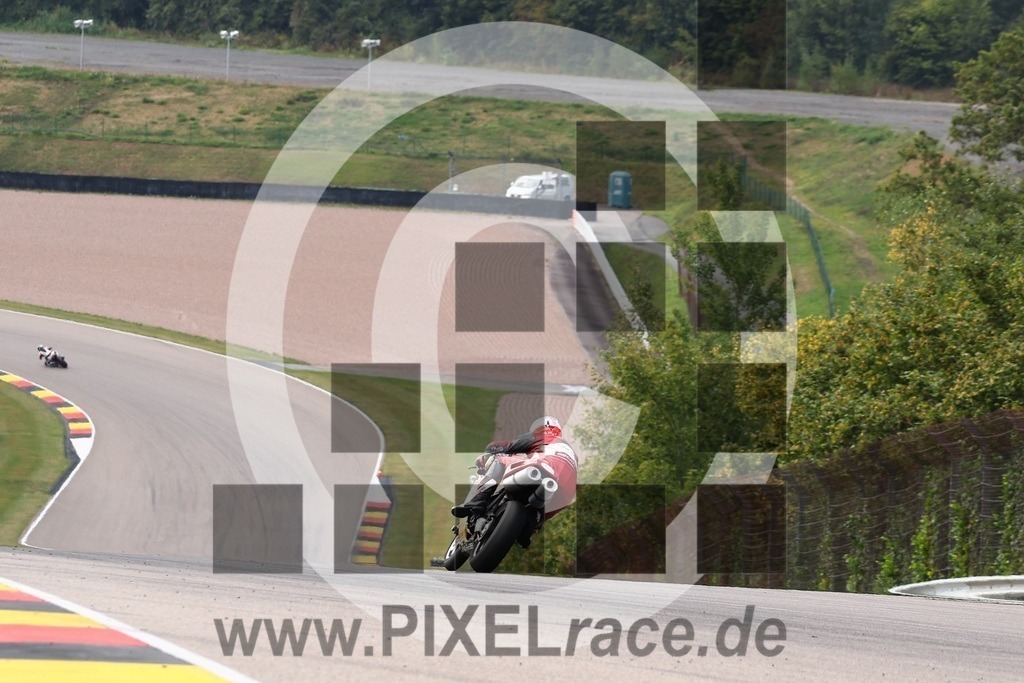 0996-20240819_02791 | Schöne Erinnerungen an spannende Momente - das festzuhalten ist unser Job. PIXELrace.de ist seit 2003 auf den Rennstrecken Europas unterwegs um die Action draußen beim Fahren und die wunderbare Stimmung imm Fahrerlager für euch einzufangen.