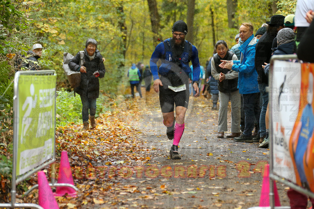 251026_1230_EX1_0550 | Sportfotografie im Rhein-Sieg Kreis, Köln, Bonn, NRW, Rheinland Pfalz, Hessen, etc. Unser Tätigkeitsfeld umfasst den Laufsport vom Volkslauf über den Marathon, Duathlon, Triathon bis zum Ultralauf wie Kölnpfad Ultra oder Schindertrail.