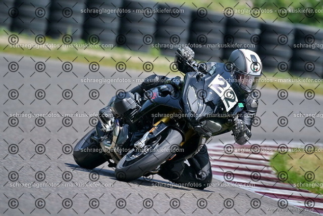 26BT02-1809 | markuskiefer.com - Realisiert mit Pictrs.com